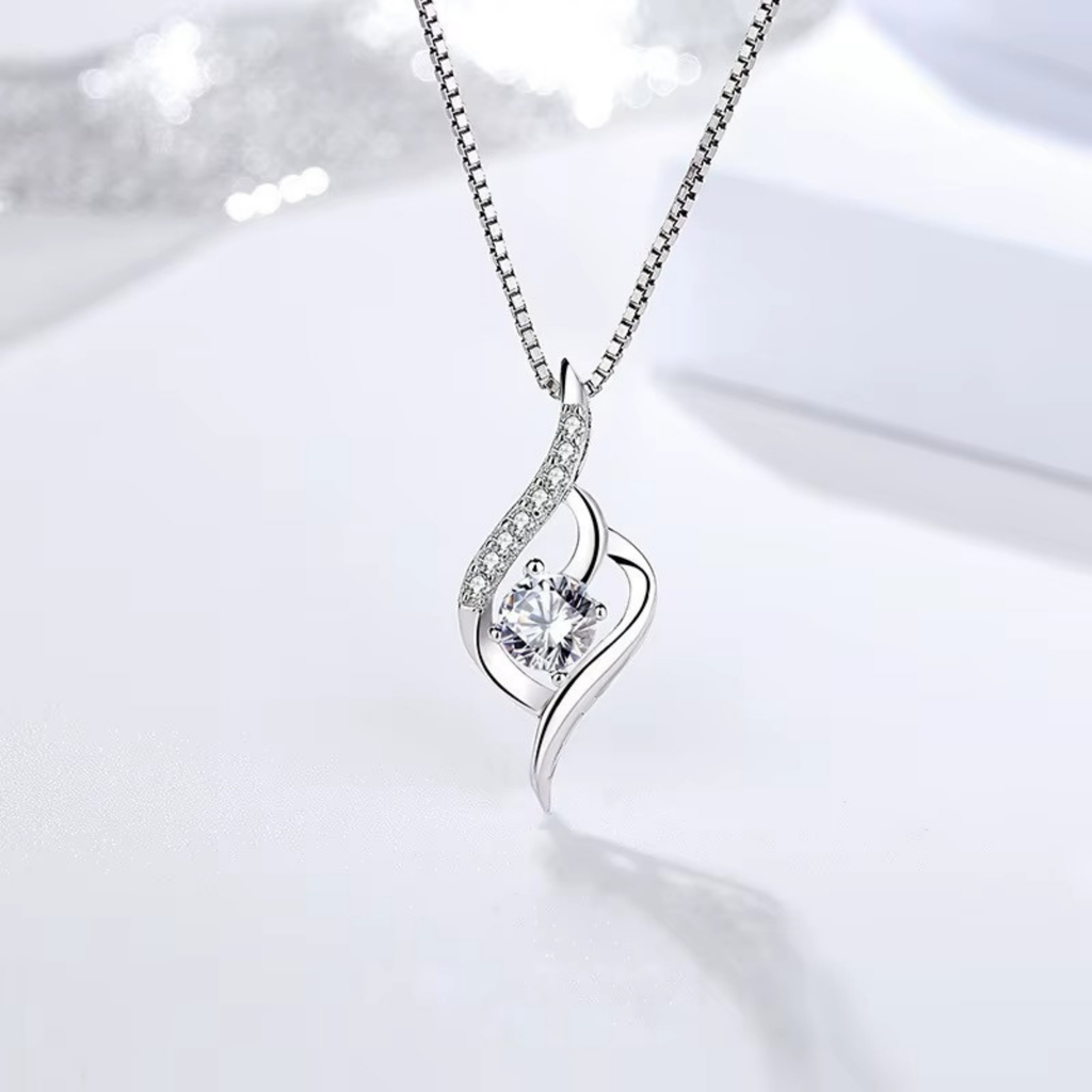 Colar Cristal Aurora prateado com cristal branco central e corrente veneziana