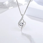 Colar Cristal Aurora prateado com cristal branco central e corrente veneziana