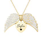 colar dourado com asas cravejadas e pingente de coração personalizado com o nome Sofia