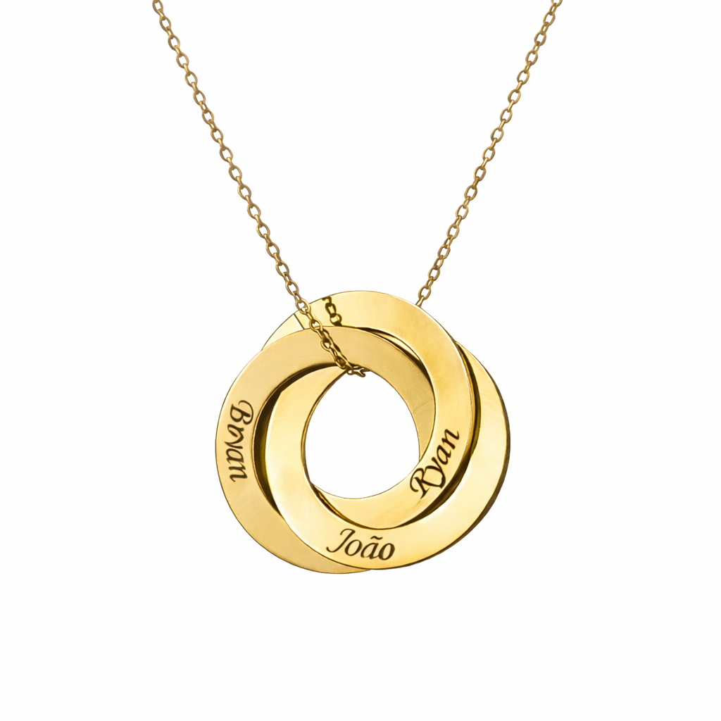 Colar Espiral dourado com três anéis entrelaçados personalizados com nomes gravados.