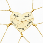 colar quebra-cabeça personalizado dourado formando coração com vários nomes gravados