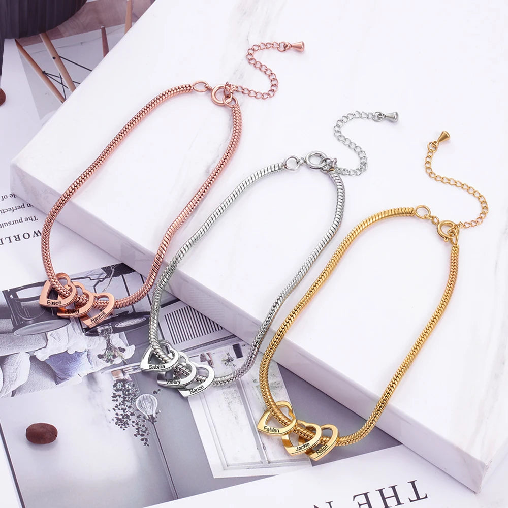 pulseiras flexíveis personalizadas com pingentes de coração nas cores dourado, prateado e rosé