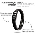 Pulseira_masculina_em_couro_preto_trancado_com_cilindros_pretos_personalizados_e_gravacao_de_nomes